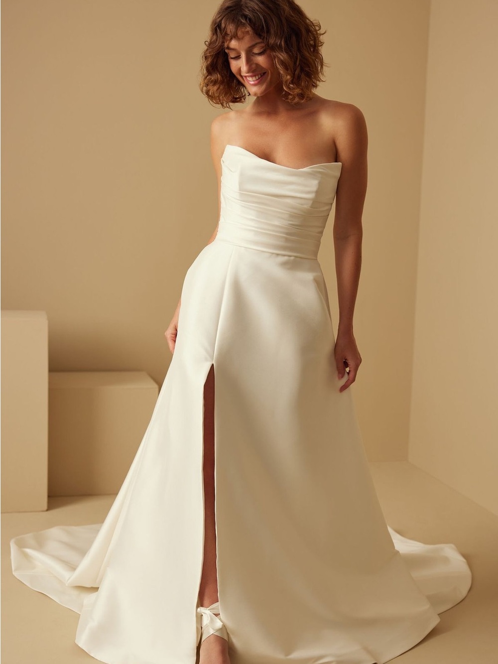 Vow’d classic A-line White Bridal Gown with Front Slit, pockets, NWT, NBW